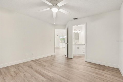 House in Palm Bay, Florida 3 bedrooms, 113.53 sq.m. № 2403674 - photo 12