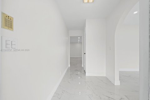 Купить виллу или дом в Корал-Спрингс, Флорида 4 спальни, 189.43м2, № 2061244 - фото 9