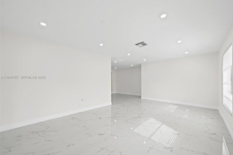 Купить виллу или дом в Корал-Спрингс, Флорида 4 спальни, 189.43м2, № 2061244 - фото 12