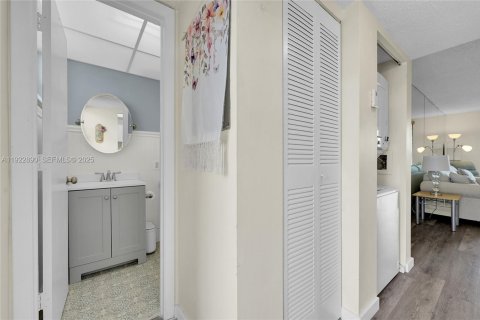 Condo in Margate, Florida, 1 bedroom  № 2082819 - photo 12