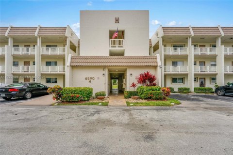 Condo in Margate, Florida, 1 bedroom  № 2082819 - photo 3
