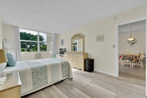 Condo in Margate, Florida, 1 bedroom  № 2082819 - photo 16