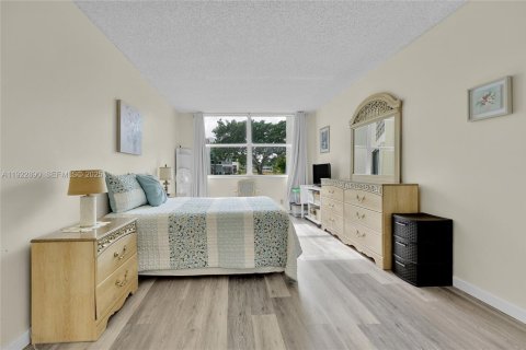 Condo in Margate, Florida, 1 bedroom  № 2082819 - photo 17