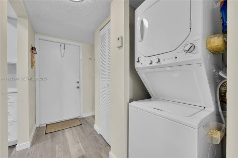 Condo in Margate, Florida, 1 bedroom  № 2082819 - photo 13