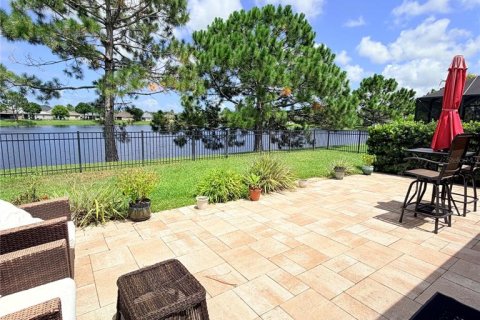House in New Smyrna Beach, Florida 3 bedrooms, 157.93 sq.m. № 2205444 - photo 18