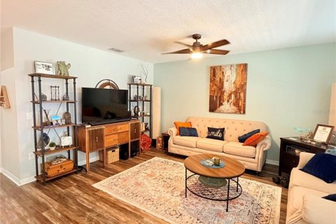 House in New Smyrna Beach, Florida 3 bedrooms, 157.93 sq.m. № 2205444 - photo 8