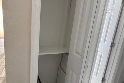 Casa en venta en Brandon, Florida, 3 dormitorios, 118.91 m2 № 1759477 - foto 2