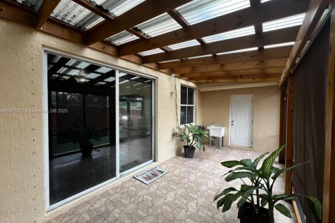 Touwnhouse à vendre à Homestead, Floride: 4 chambres, 146.04 m2 № 1928881 - photo 28