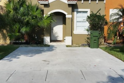 Touwnhouse à vendre à Homestead, Floride: 4 chambres, 146.04 m2 № 1928881 - photo 1
