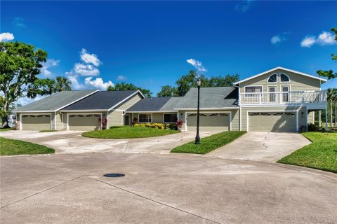 Adosado en venta en Ormond Beach, Florida, 2 dormitorios, 126.16 m2 № 1631518 - foto 1