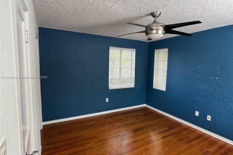 Villa ou maison à louer à Miami Beach, Floride: 3 chambres, 140.65 m2 № 1939661 - photo 14