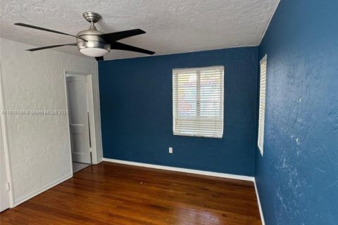 Villa ou maison à louer à Miami Beach, Floride: 3 chambres, 140.65 m2 № 1939661 - photo 13