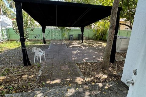 Villa ou maison à louer à Miami Beach, Floride: 3 chambres, 140.65 m2 № 1939661 - photo 23