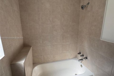 Villa ou maison à louer à Miami Beach, Floride: 3 chambres, 140.65 m2 № 1939661 - photo 19