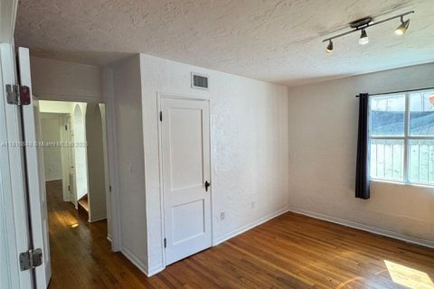 Villa ou maison à louer à Miami Beach, Floride: 3 chambres, 140.65 m2 № 1939661 - photo 12