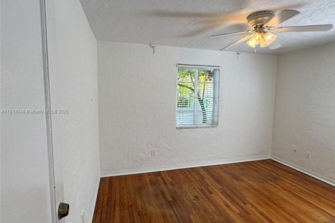 Villa ou maison à louer à Miami Beach, Floride: 3 chambres, 140.65 m2 № 1939661 - photo 17