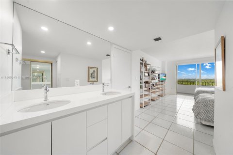 Copropriété à vendre à Key Biscayne, Floride: 2 chambres, 117.06 m2 № 1979689 - photo 19