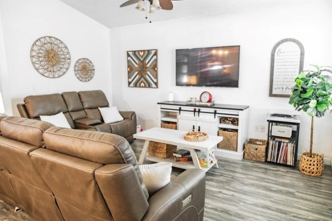 Villa ou maison à vendre à Mount Plymouth, Floride: 2 chambres, 110.37 m2 № 2296599 - photo 7