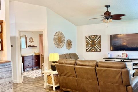 Villa ou maison à vendre à Mount Plymouth, Floride: 2 chambres, 110.37 m2 № 2296599 - photo 6