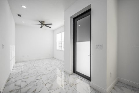 Villa ou maison à louer à Tampa, Floride: 3 chambres, 150.04 m2 № 2425391 - photo 5