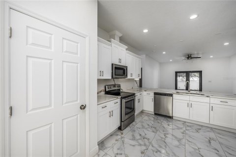 Villa ou maison à louer à Tampa, Floride: 3 chambres, 150.04 m2 № 2425391 - photo 8