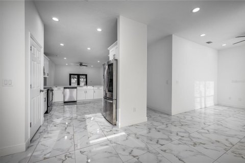 Villa ou maison à louer à Tampa, Floride: 3 chambres, 150.04 m2 № 2425391 - photo 7