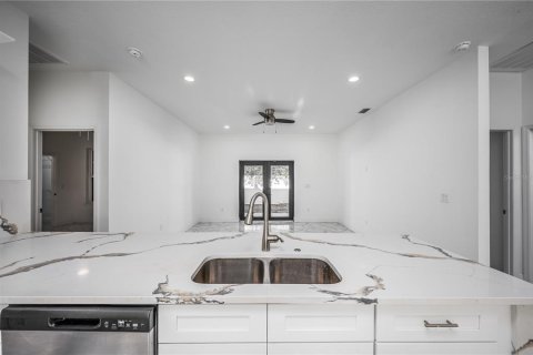 Villa ou maison à louer à Tampa, Floride: 3 chambres, 150.04 m2 № 2425391 - photo 9
