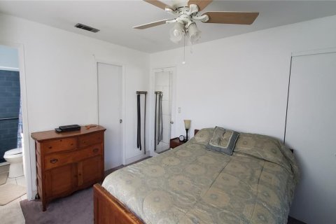 Condo in Saint Petersburg, Florida, 2 bedrooms № 2236628 - photo 18