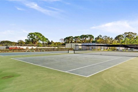Condo in Saint Petersburg, Florida, 2 bedrooms № 2236628 - photo 29