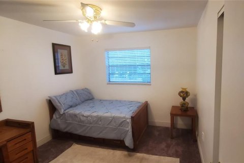 Condo in Saint Petersburg, Florida, 2 bedrooms № 2236628 - photo 22