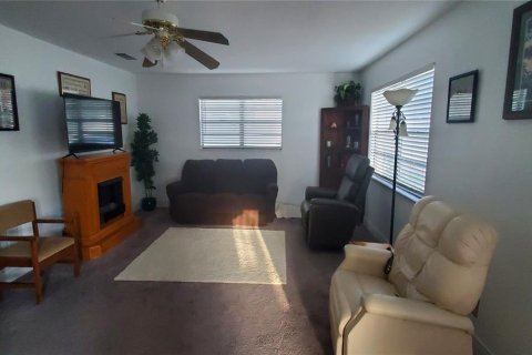 Condo in Saint Petersburg, Florida, 2 bedrooms № 2236628 - photo 8