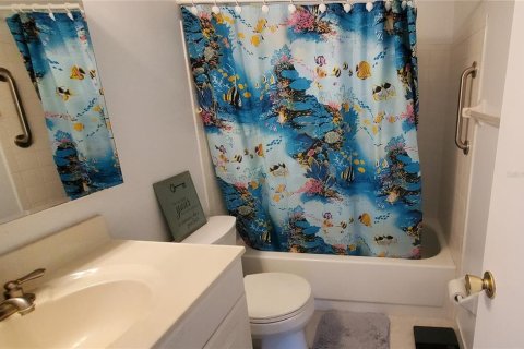 Condo in Saint Petersburg, Florida, 2 bedrooms № 2236628 - photo 27