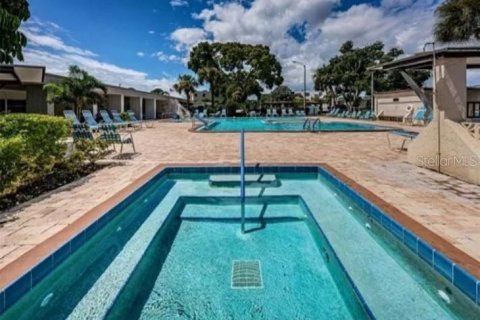 Condo in Saint Petersburg, Florida, 2 bedrooms № 2236628 - photo 3