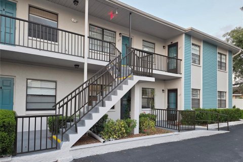 Condo in Saint Petersburg, Florida, 2 bedrooms № 2236628 - photo 2