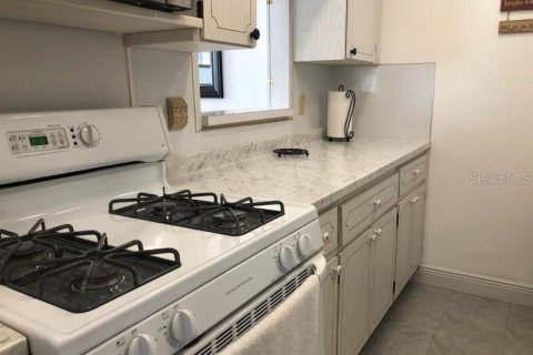Condo in Saint Petersburg, Florida, 2 bedrooms № 2236628 - photo 14