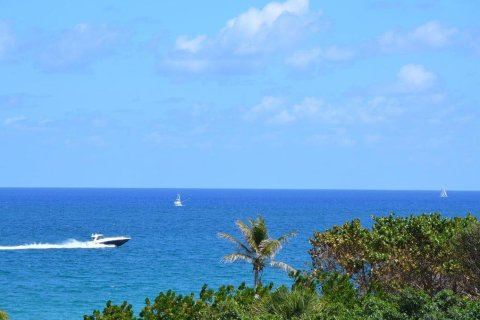 Condo in Highland Beach, Florida, 2 bedrooms  № 913352 - photo 1