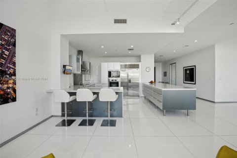 Condominio en venta en Miami Beach, Florida, 3 dormitorios, 298.31 m2 № 1936066 - foto 17