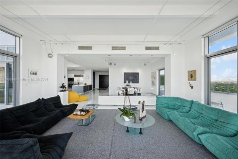 Condominio en venta en Miami Beach, Florida, 3 dormitorios, 298.31 m2 № 1936066 - foto 12