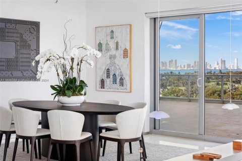 Condominio en venta en Miami Beach, Florida, 3 dormitorios, 298.31 m2 № 1936066 - foto 9