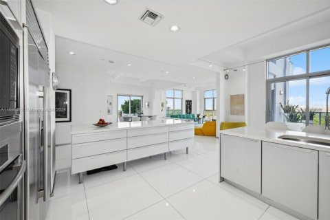 Condominio en venta en Miami Beach, Florida, 3 dormitorios, 298.31 m2 № 1936066 - foto 20