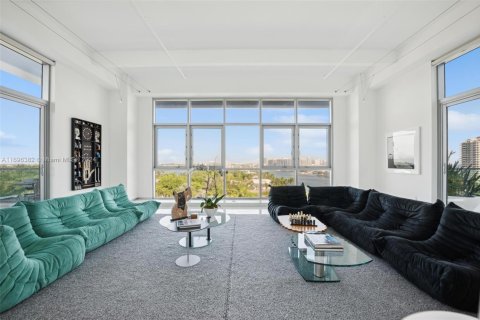 Condominio en venta en Miami Beach, Florida, 3 dormitorios, 298.31 m2 № 1936066 - foto 4