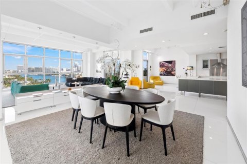 Condominio en venta en Miami Beach, Florida, 3 dormitorios, 298.31 m2 № 1936066 - foto 10