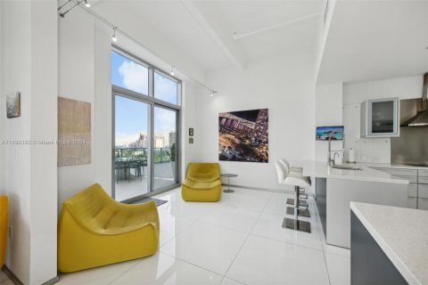Condominio en venta en Miami Beach, Florida, 3 dormitorios, 298.31 m2 № 1936066 - foto 18