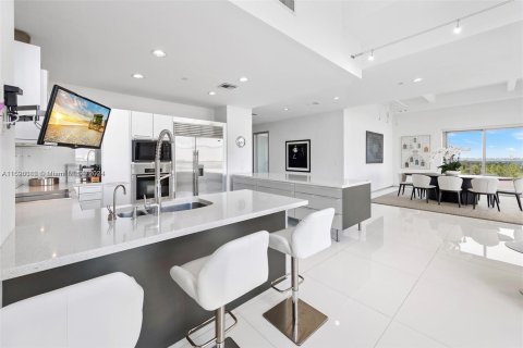 Condominio en venta en Miami Beach, Florida, 3 dormitorios, 298.31 m2 № 1936066 - foto 15