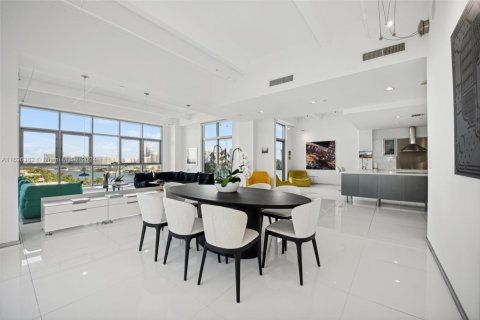 Condominio en venta en Miami Beach, Florida, 3 dormitorios, 298.31 m2 № 1936066 - foto 8