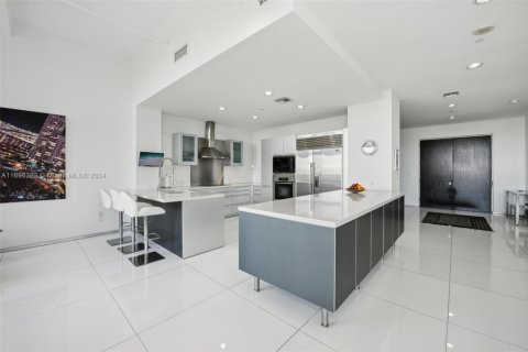 Condominio en venta en Miami Beach, Florida, 3 dormitorios, 298.31 m2 № 1936066 - foto 19