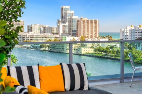 Condominio en venta en Miami Beach, Florida, 3 dormitorios, 298.31 m2 № 1936066 - foto 28