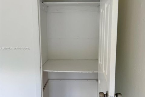 Apartamento en alquiler en Homestead, Florida, 2 dormitorios, 362.97 m2 № 2315880 - foto 3