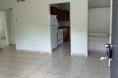 Apartamento en alquiler en Homestead, Florida, 2 dormitorios, 362.97 m2 № 2315880 - foto 2