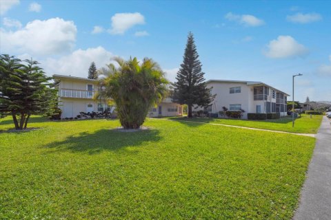 Condo in West Palm Beach, Florida, 1 bedroom  № 1072682 - photo 1